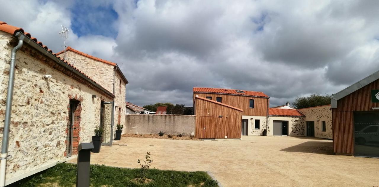 La Borderie - Maison Des Randonnees - Gite Etape - Gite De Groupe Vairé Zewnętrze zdjęcie