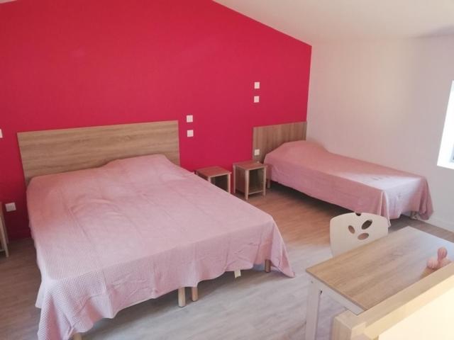 La Borderie - Maison Des Randonnees - Gite Etape - Gite De Groupe Vairé Zewnętrze zdjęcie
